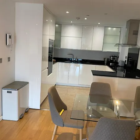 Family With Swimming Pools 3 Bedroom 2 Bathroom Rock Facing Apartment *