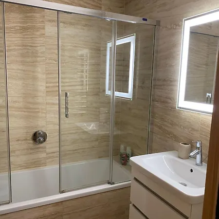Apartment Family With Swimming Pools 3 Bedroom 2 Bathroom Rock Facing *